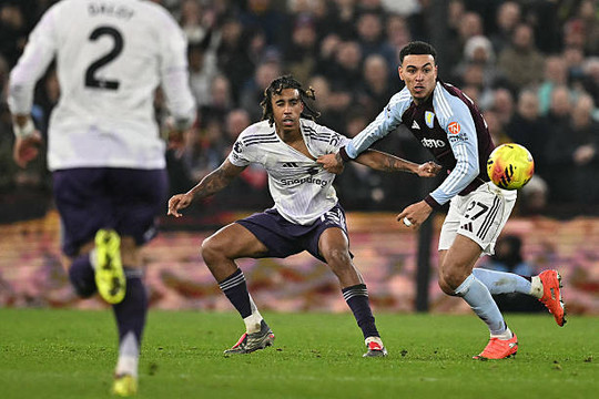 Leny Yoro và màn trình diễn thảm họa: Khi 'Varane mới' ngộp thở tại Ngoại hạng Anh