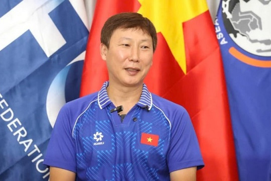HLV Kim Sang-sik tiết lộ bí mật sau cú lội ngược dòng trước Thái Lan