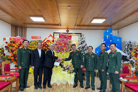 Bộ Chỉ huy quân sự tỉnh Lâm Đồng chúc mừng Giáng sinh các cơ sở tôn giáo
