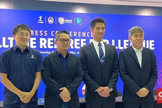Trọng tài Nhật Bản biết võ thuật sang Indonesia cầm còi