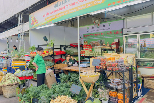 TP.HCM: Khai mạc phiên chợ nông sản OCOP Bình Đông năm 2025