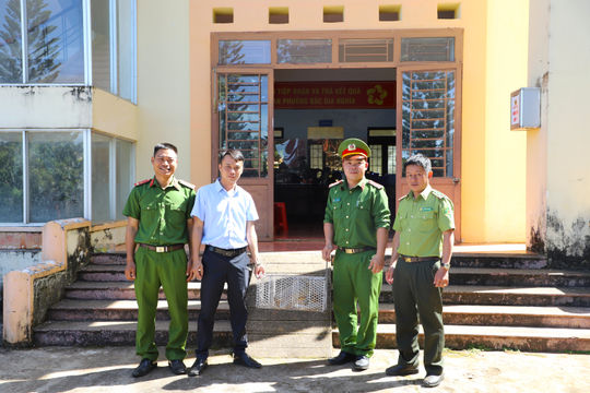 Người dân Lâm Đồng giao nộp cá thể tê tê quý hiếm