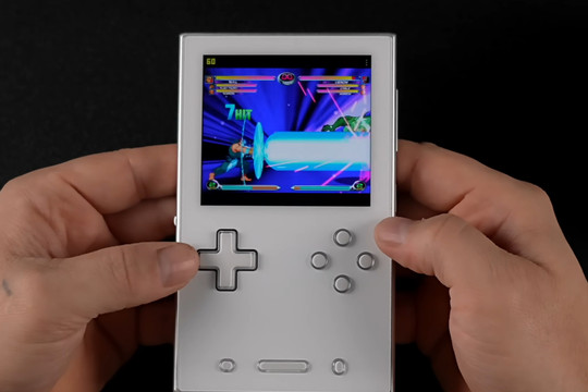 Ayaneo Pocket Vert: Sức mạnh Snapdragon 8 Gen 1 trong thân hình Game Boy