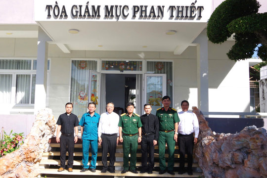Ban chỉ huy Phòng thủ Khu vực 5 – Phan Thiết thăm Tòa Giám mục Phan Thiết và các Giáo xứ