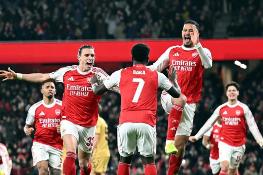 Arsenal vào bán kết Cúp Liên đoàn Anh sau loạt luân lưu điên rồ