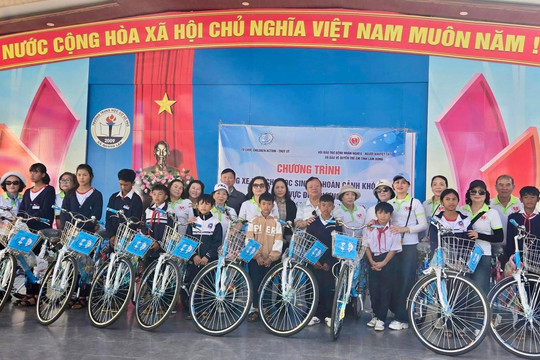Tặng 30 xe đạp và nhà tình thương tại khu vực Đơn Dương