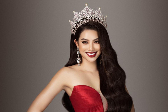Cận cảnh gương mặt mộc của Phạm Hương sau 7 năm rời showbiz