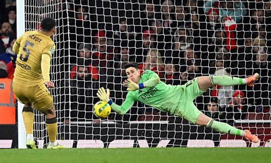 Kepa hóa người hùng, Arsenal vào bán kết sau loạt luân lưu điên rồ