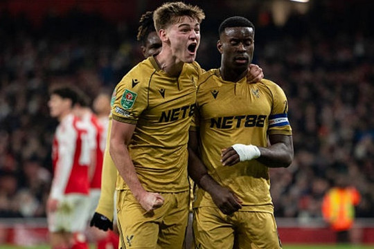 Marc Guehi gây sốt với phản ứng lạ trước Arsenal: Tín hiệu chuyển nhượng?