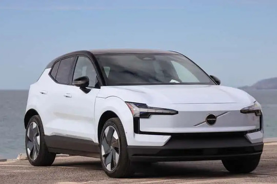 Volvo EX30 2026: Làn gió mới từ Single Motor Plus và Cross Country