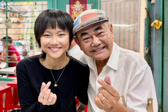 NSND Việt Anh sum họp bên con gái và vợ cũ