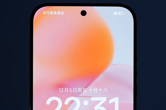 Video thực tế Xiaomi 17 Ultra: Màn hình vô cực và màu tím mới lạ