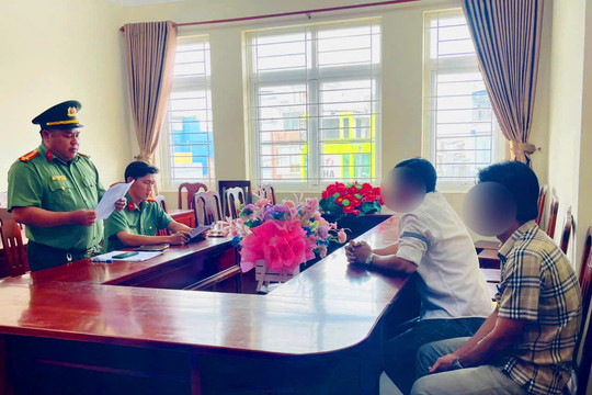 Cà Mau xử phạt 2 trường hợp đăng tin sai sự thật trên TikTok