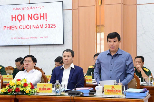 Đồng chí Y Thanh Hà Niê K’đăm dự Hội nghị Đảng ủy Quân khu 7