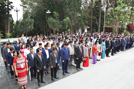 Hội Nông dân Lâm Đồng viếng Anh hùng liệt sĩ tại Nghĩa trang Liệt sĩ Đà Lạt