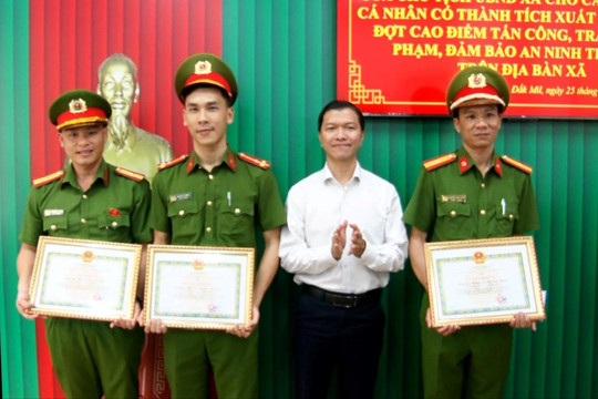 Đắk Mil khen thưởng đột xuất lực lượng Công an xã