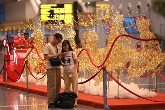 Nhà ga T3 Tân Sơn Nhất rực rỡ sắc màu mùa lễ hội