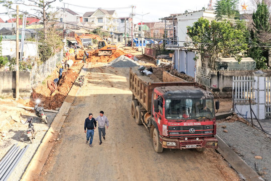 Urban Renewal When Public Consensus Prevails