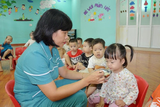 Đề xuất chế độ làm việc giáo viên mầm non: hiệu trưởng phải dạy trẻ, giáo viên không kiêm quá 2 nhiệm vụ,...