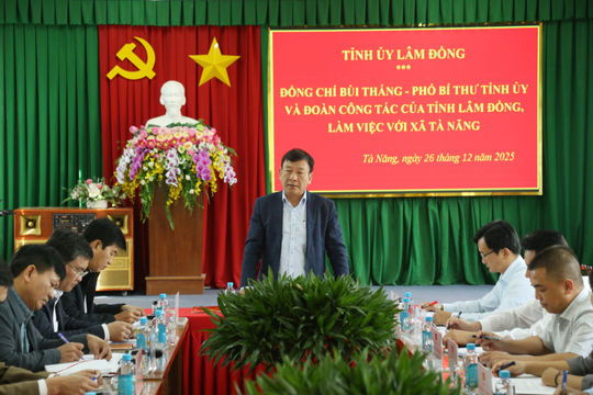 Phó Bí thư Tỉnh ủy Lâm Đồng Bùi Thắng làm việc với xã Tà Năng