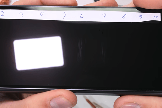 Galaxy Z TriFold qua bài tra tấn: Bản lề kép ấn tượng nhưng cần nâng niu
