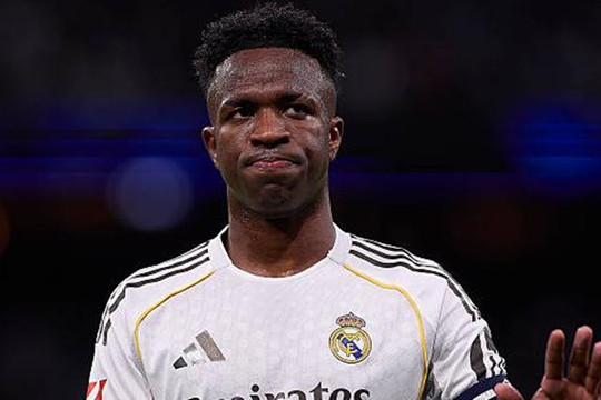 Tin chuyển nhượng 26/12: Vinicius được chào bán, Liverpool săn Barcola