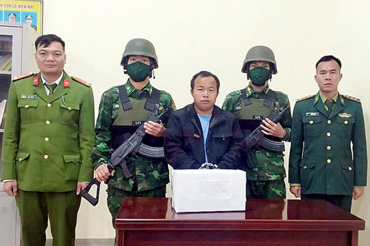 Sơn La: Bắt đối tượng vận chuyển 12.000 viên ma túy tổng hợp