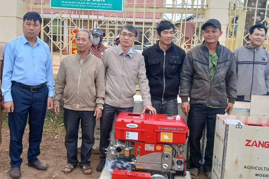 Quảng Sơn hỗ trợ công cụ sản xuất cho 17 hộ gia đình nghèo