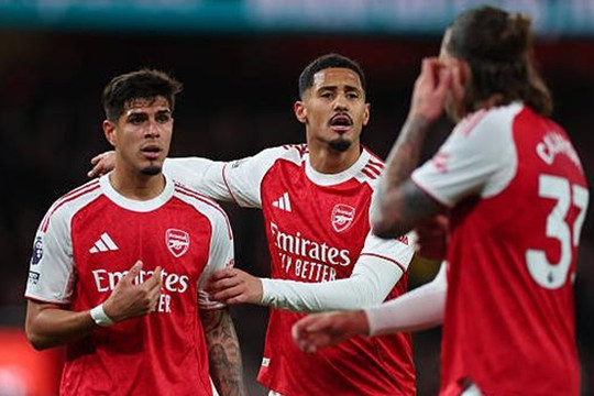 Hàng thủ Arsenal tan hoang trước khắc tinh Brighton tại Emirates