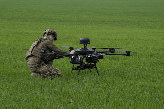 Nga thừa nhận thiếu hụt UAV hạng nặng, Trung Quốc ra mắt tàu kho tên lửa