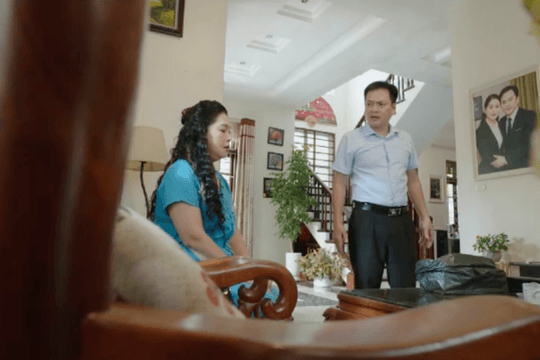 Lằn ranh tập 40: Chánh thanh tra Tú đối diện biến cố khi vợ nhận hối lộ