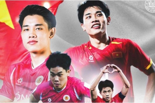 Đình Bắc nhận Quả bóng Bạc và lời nhắn từ HLV Troussier