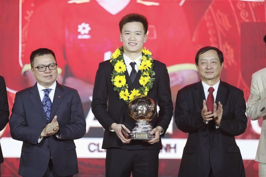 Nguyễn Hoàng Đức đoạt Quả bóng vàng 2025: Truyền thông Thái Lan nể phục