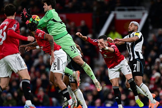 Senne Lammens rực sáng trước Newcastle: Chốt chặn mới của Man Utd