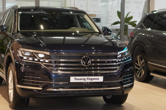 Volkswagen Touareg giảm giá đến 330 triệu đồng dịp cuối năm