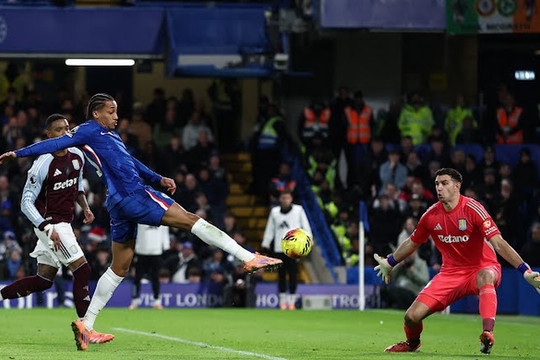 Chelsea 1-2 Aston Villa: Joao Pedro tỏa sáng, Palmer gây thất vọng