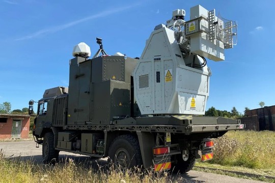 Anh thử nghiệm vũ khí RF-DEW vô hiệu hóa bầy đàn UAV