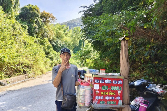 Hòn Sơn: Gặp gỡ anh bán kem dạo kiêm quay phim đầy điệu nghệ