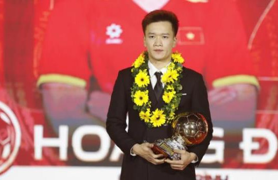 Hoàng Đức lần thứ ba đoạt Quả bóng vàng Việt Nam 2025