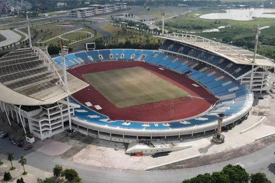 Sân Mỹ Đình cải tạo mặt cỏ chuẩn bị cho đại chiến Việt Nam - Malaysia