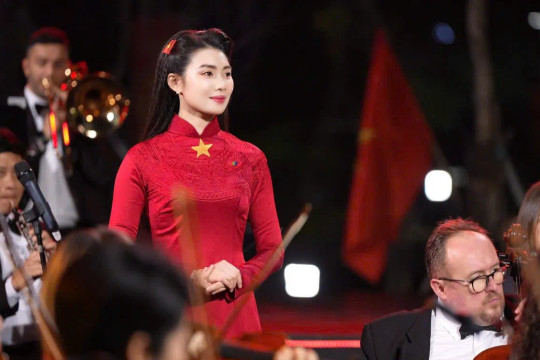 BTV Điệp Anh chia sẻ trải nghiệm khác biệt khi sản xuất Dấu ấn 2025 trên VTV1