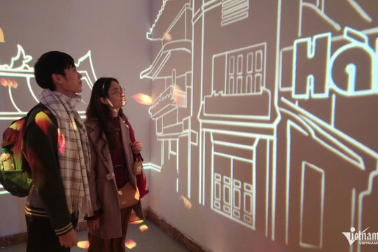 Hà Nội: Trải nghiệm không gian di sản số rạng rỡ bằng công nghệ 3D Mapping và VR