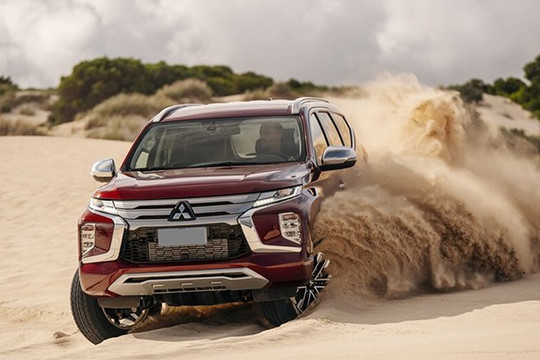 Mitsubishi Pajero Sport 2025: Chi tiết giá lăn bánh và thông số kỹ thuật mới nhất