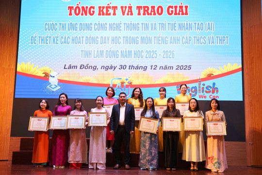 Lâm Đồng trao giải Cuộc thi Ứng dụng công nghệ thông tin và AI trong dạy học