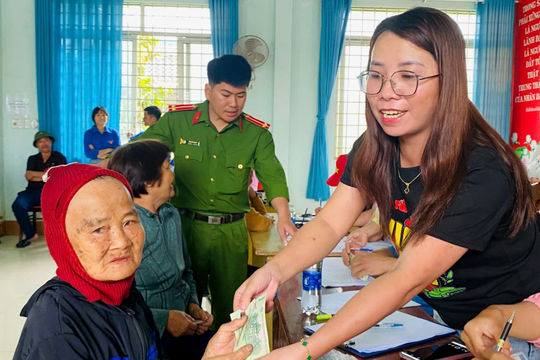 Lâm Đồng quy định mức chi quà tặng đối với người có công