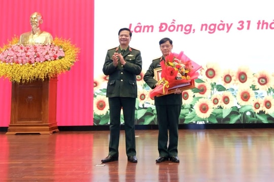 Học viện Lục quân nhận Cờ thi đua của Bộ Quốc phòng