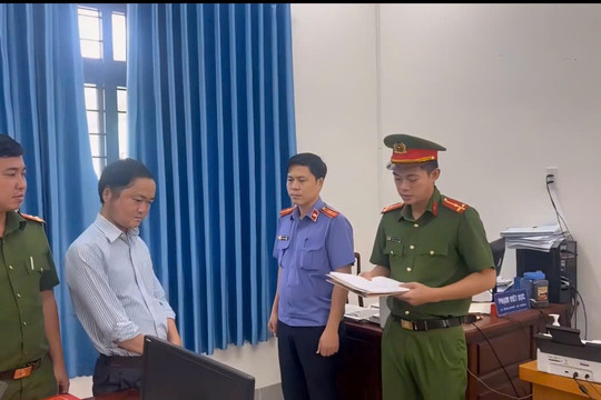 Bắt tạm giam 01 đối tượng lạm dụng chức vụ quyền hạn chiếm đoạt tài sản