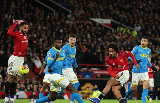 MU 1-1 Wolves: VAR tước chiến thắng phút chót tại Old Trafford