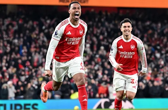 Gabriel Magalhaes rực sáng ngày trở lại, Arsenal đè bẹp Aston Villa 4-1