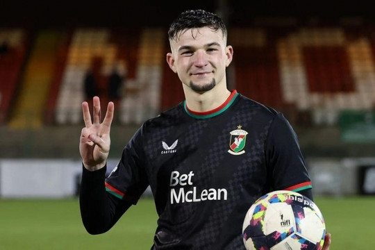 Tiền đạo David Fisher từ Glentoran sắp gia nhập Hà Nội FC: Sự bổ sung chất lượng từ Anh
